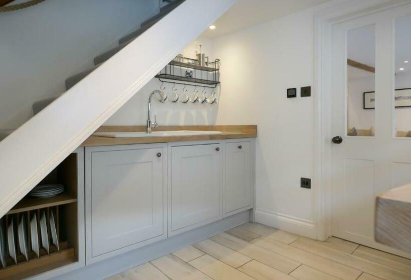 Padstow Escapes   Captains Cottage