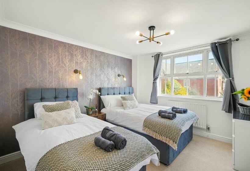 Prime 3 Bed House To Bicester Outlet For 8 People By Platinum Key Properties