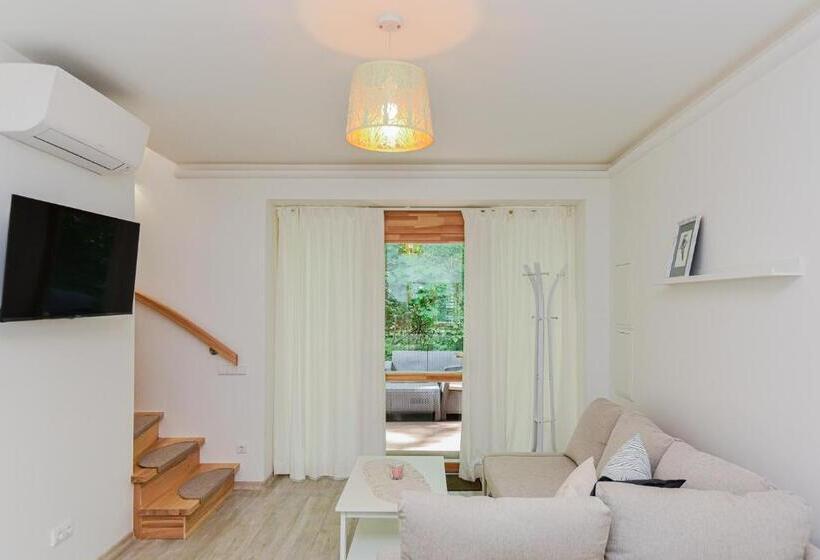 Sengirės Kotedžai Juodkrantė