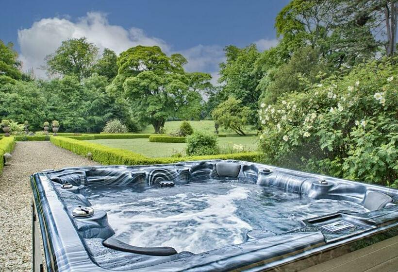 The Castle By Group Retreats