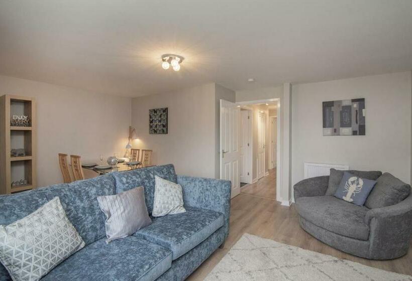 The Nelson Spacious City Property And Free Parking