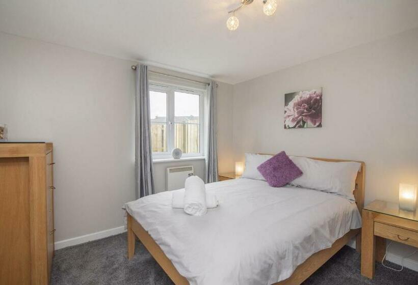 The Nelson Spacious City Property And Free Parking