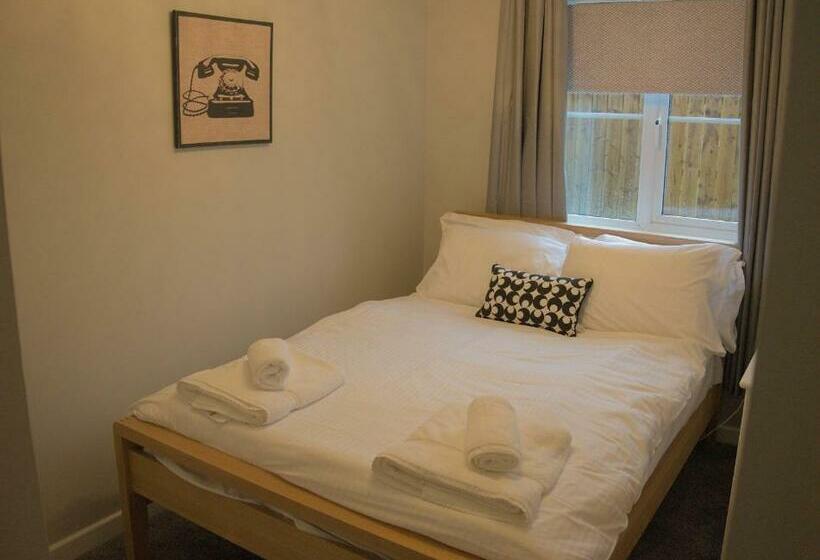 The Nelson Spacious City Property And Free Parking