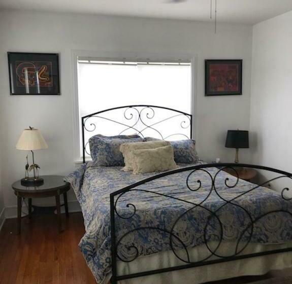 1620   5 Room Apt. With Pool & Gardens , Near Downtown