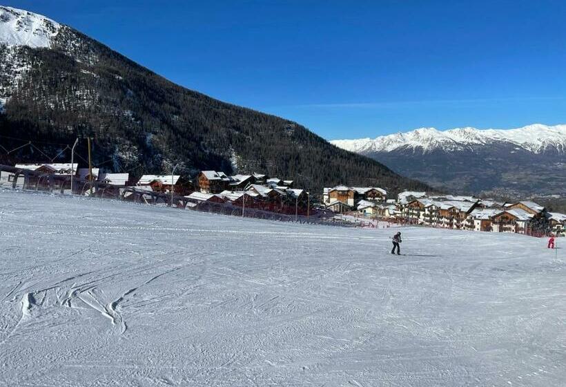 Appt 4 A 6 Pers Aux Pieds Des Pistes Les Terrasses Du Soleil D Or Résidence Avec Piscine