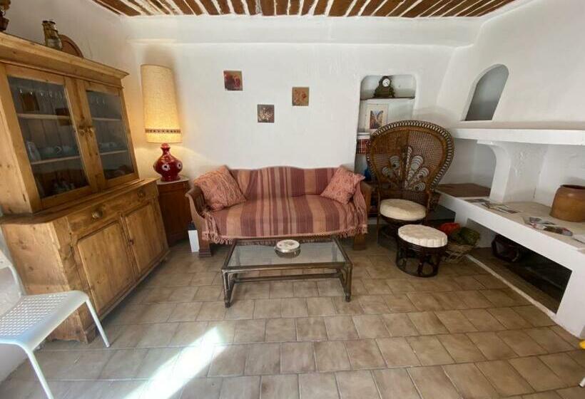 Charmante Petite Maison De Village Au Centre