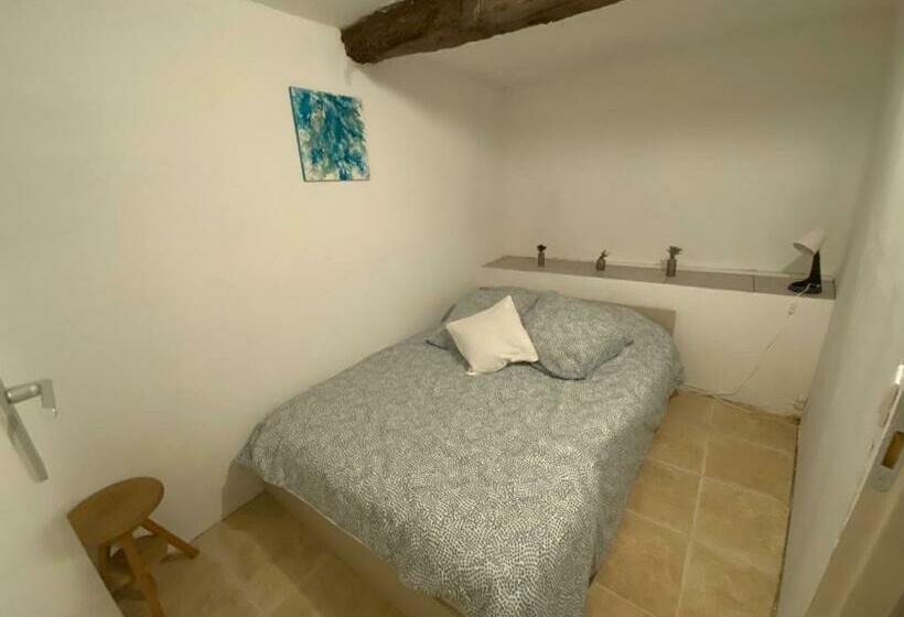 Charmante Petite Maison De Village Au Centre