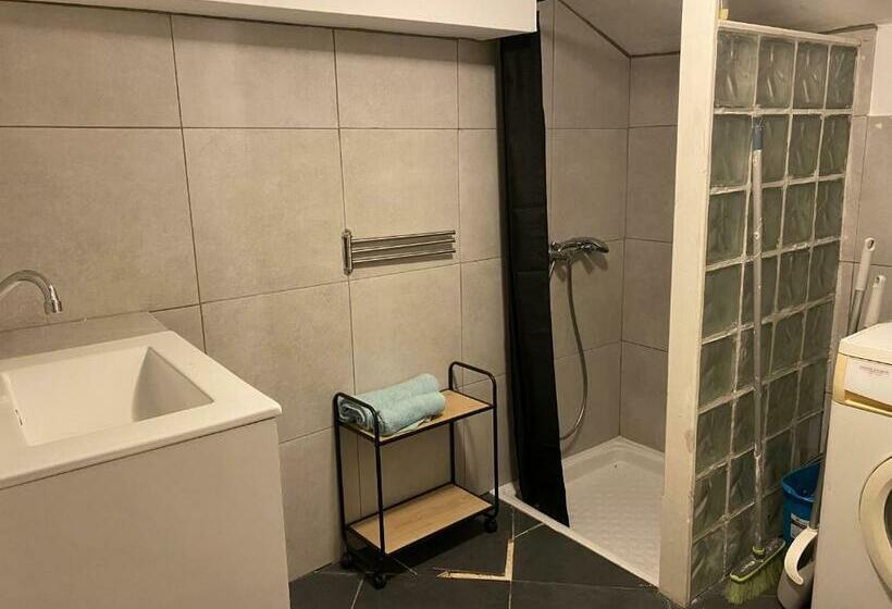 Charmante Petite Maison De Village Au Centre