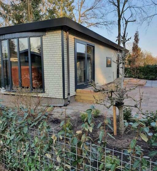 Cozy Chalet For 4 Veluwe