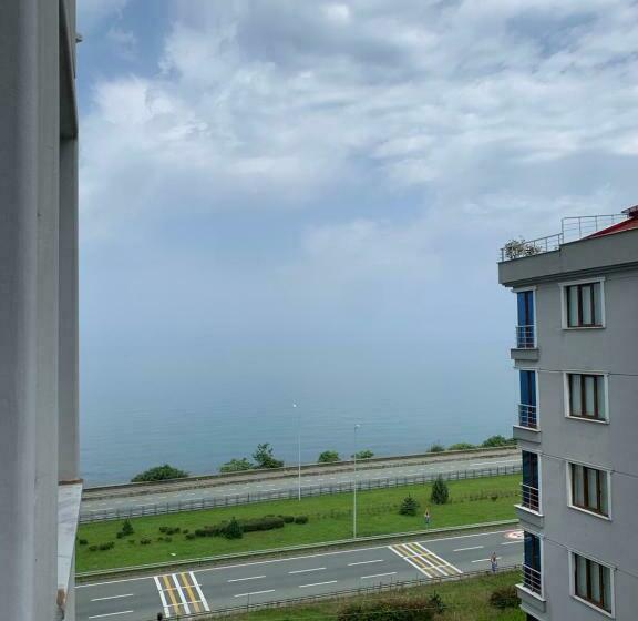 Deniz Ve Dağ Manzaralı Daire