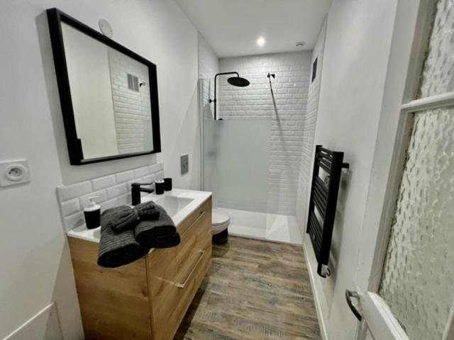 L Industriel Parking 80m Des Arènes