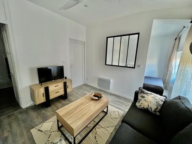 L Industriel Parking 80m Des Arènes