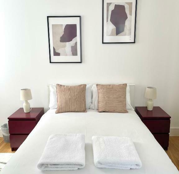 Premium 1 Bedroom Apartment With Allocated Parking