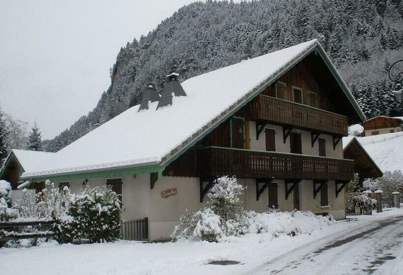 Spacious Ski Chalet In Traditional French Village, Sleeps 8, Four Star With Fibre Broadband