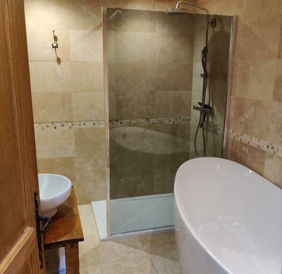 Spacious Ski Chalet In Traditional French Village, Sleeps 8, Four Star With Fibre Broadband