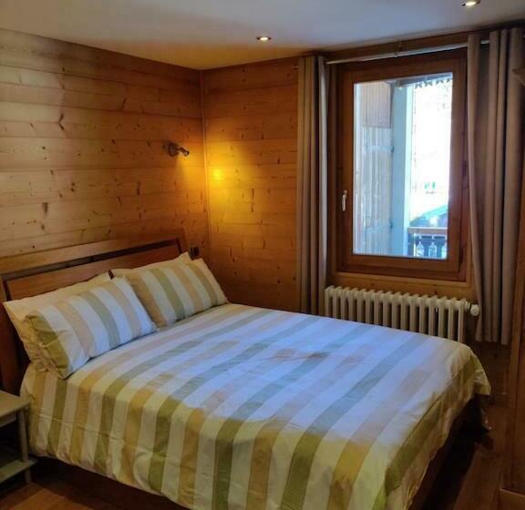 Spacious Ski Chalet In Traditional French Village, Sleeps 8, Four Star With Fibre Broadband