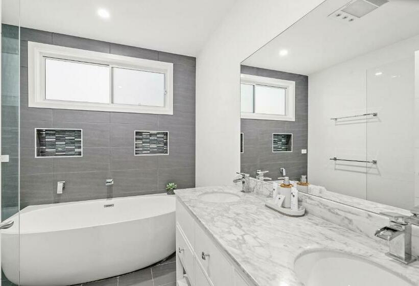 The Bay House At Bateau Bay