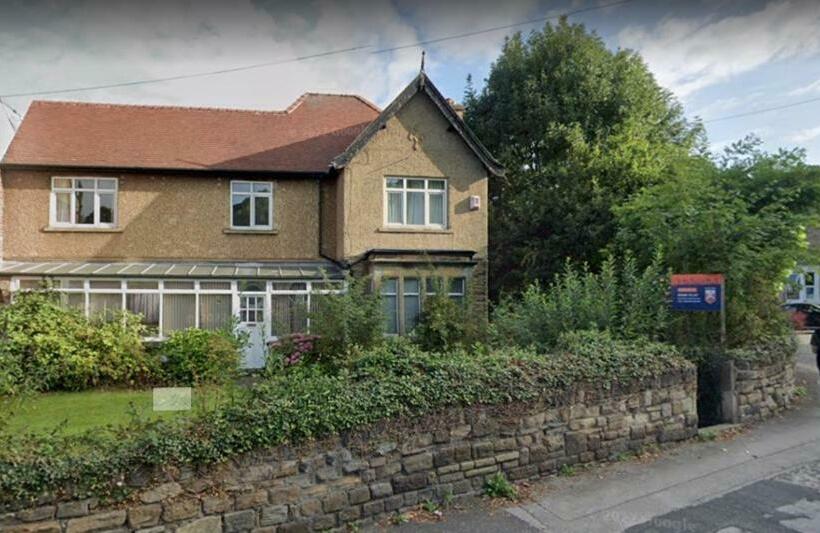 5 Bedroom Villa Near Barnsley Park