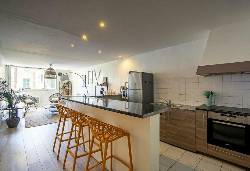 Appartement T2 De 55m² Idéalement Situé Marseille
