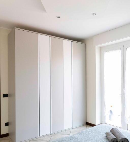 Blue Lake Arona   Cozy Apartment In City Center