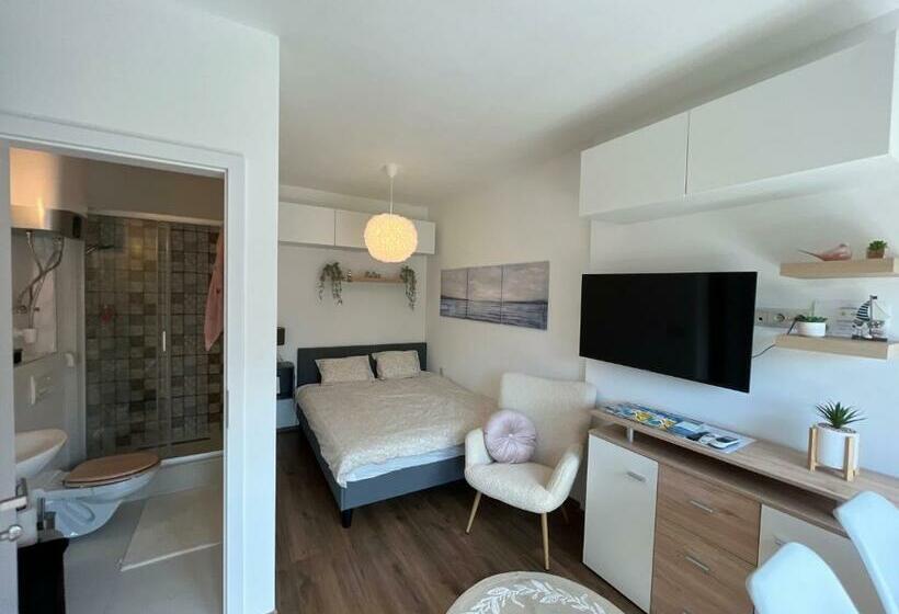 Lila Apartman