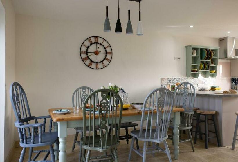 Brecon Beacons Cottage With Stunning Country Views