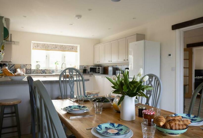 Brecon Beacons Cottage With Stunning Country Views