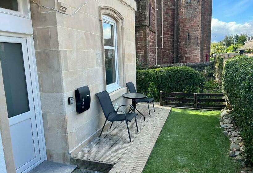 Central Helensburgh 1 Br, Ground Floor Pet Friendly No 79