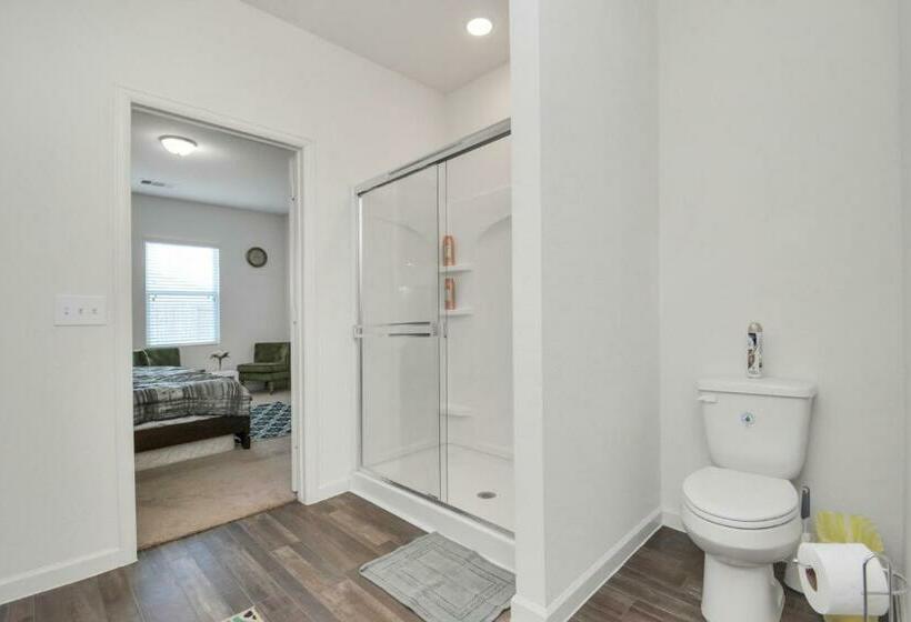 Charming 4 Bedrooms Brookshire/katy With Gym