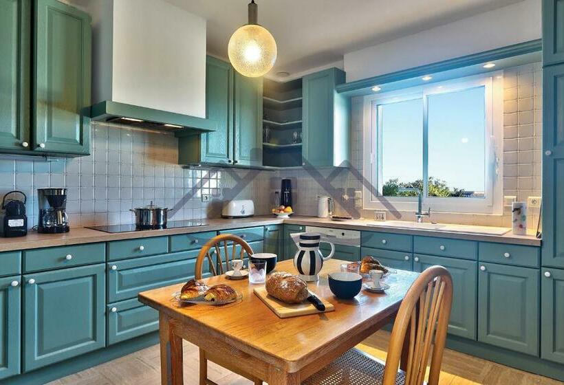 Localise Au Guilvinec   A16   Vue Sur La Mer, La Piscine Et Le Jardin   Tout à Pied, Plages, Port, C