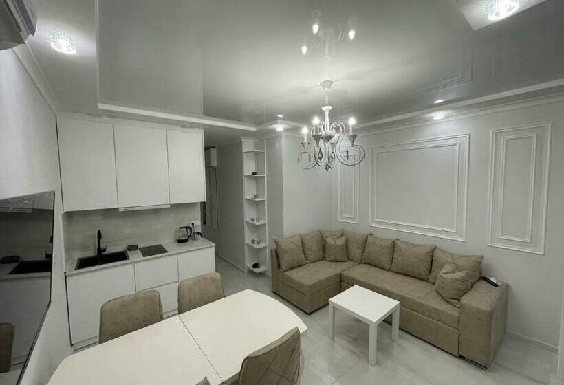 Lovely 1 Bedroom Apartment With Pool