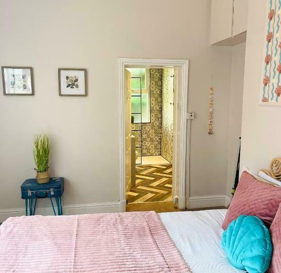 Seaside Seashell Suite