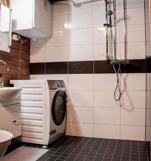 Talo Saunalla Ja Sähköauton Oma Type2 Latauspiste