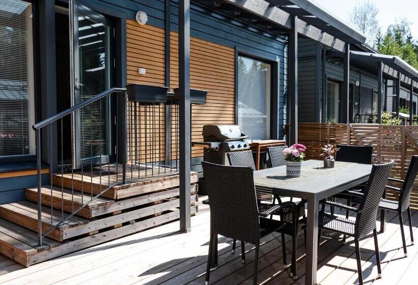 Talo Saunalla Ja Sähköauton Oma Type2 Latauspiste