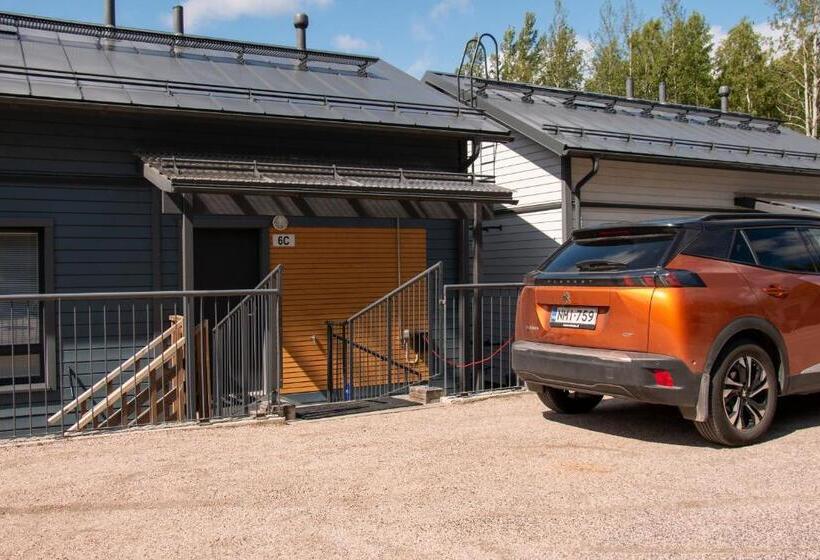 Talo Saunalla Ja Sähköauton Oma Type2 Latauspiste