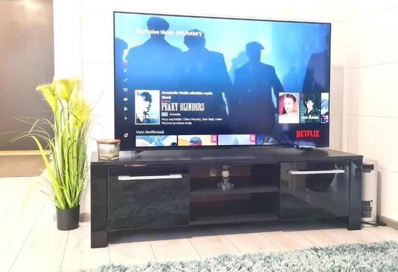 Talo Saunalla Ja Sähköauton Oma Type2 Latauspiste