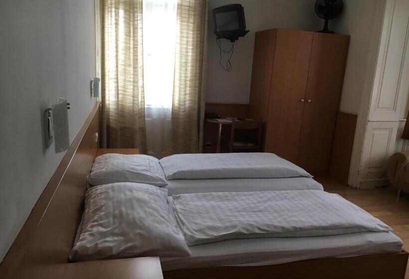 تختخواب و صبحانه Pension Ani