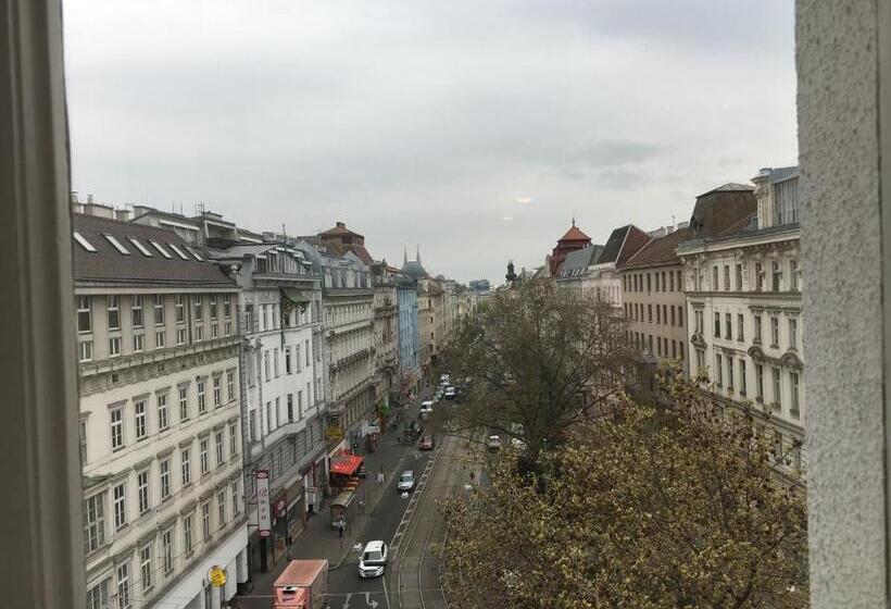 تختخواب و صبحانه Pension Ani