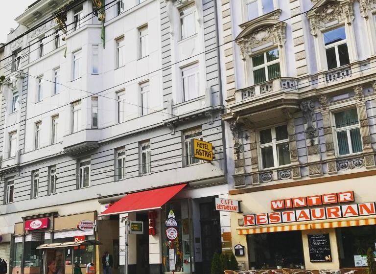 تختخواب و صبحانه Pension Astra