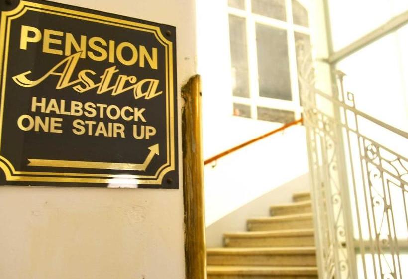 تختخواب و صبحانه Pension Astra