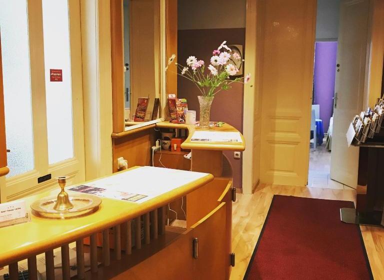 تختخواب و صبحانه Pension Astra