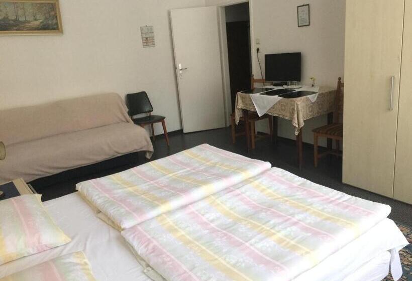 تختخواب و صبحانه Pension Reimer