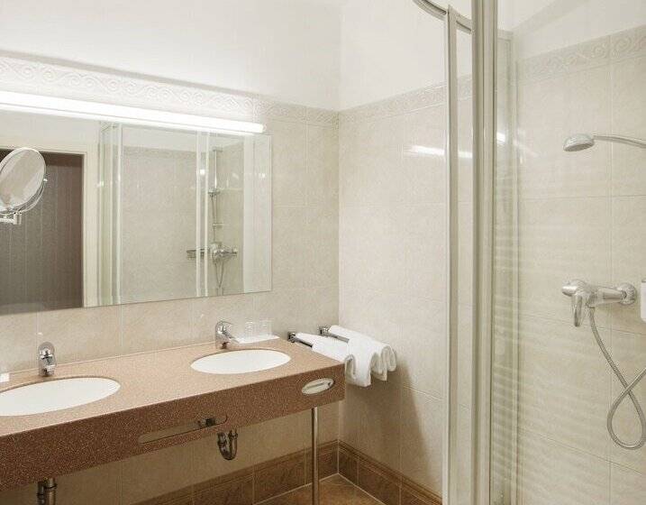 تختخواب و صبحانه Pension Suzanne