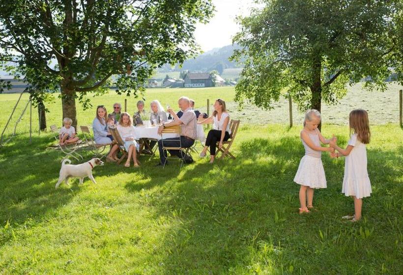 مبيت وإفطار Schtûbat