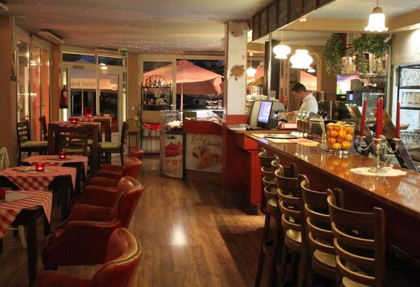 Отель Al Faro Lodge Am See