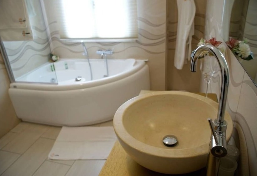 בית מלון כפרי Alixia's Suites