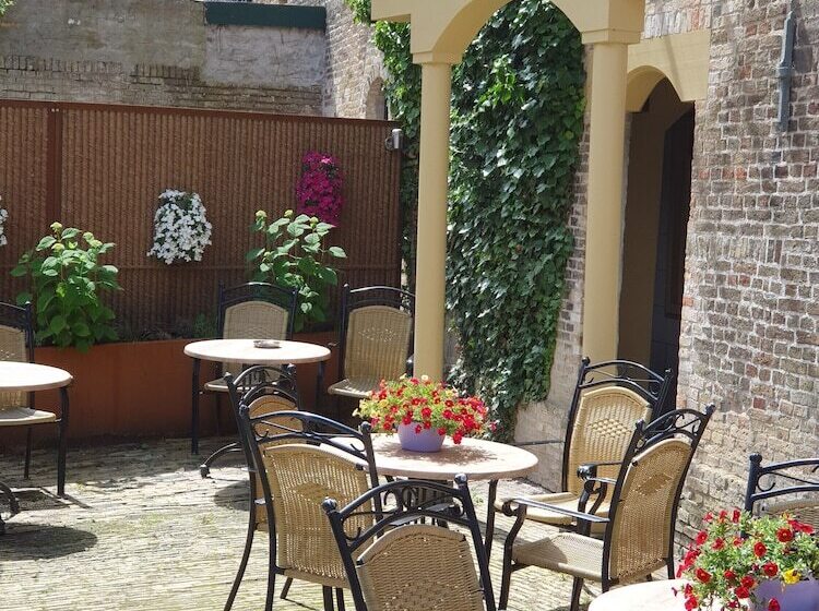 Отель Almenum   Het Sfeervolle Stadslogement