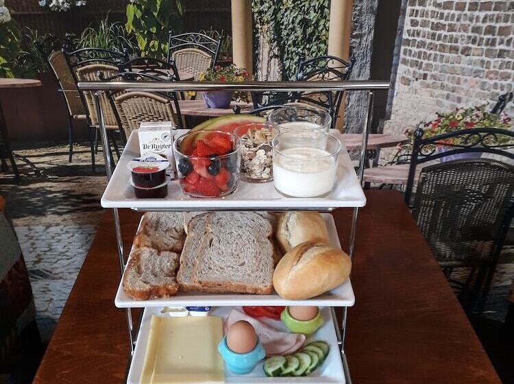 Отель Almenum   Het Sfeervolle Stadslogement