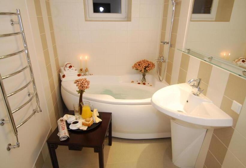 هتل Astrum Palace