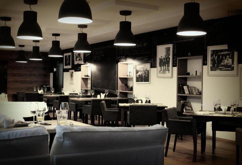 هتل Astrum Palace